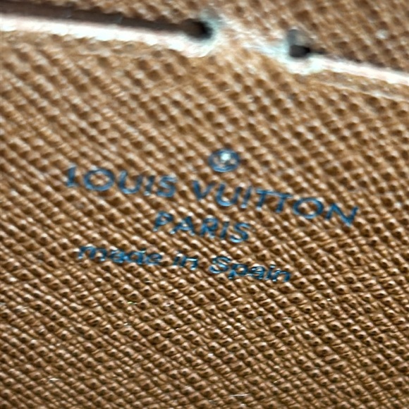 Authentic LOUIS VUITTON Genuine Leather Brown Zippy Wallet - Picture 14 of 15